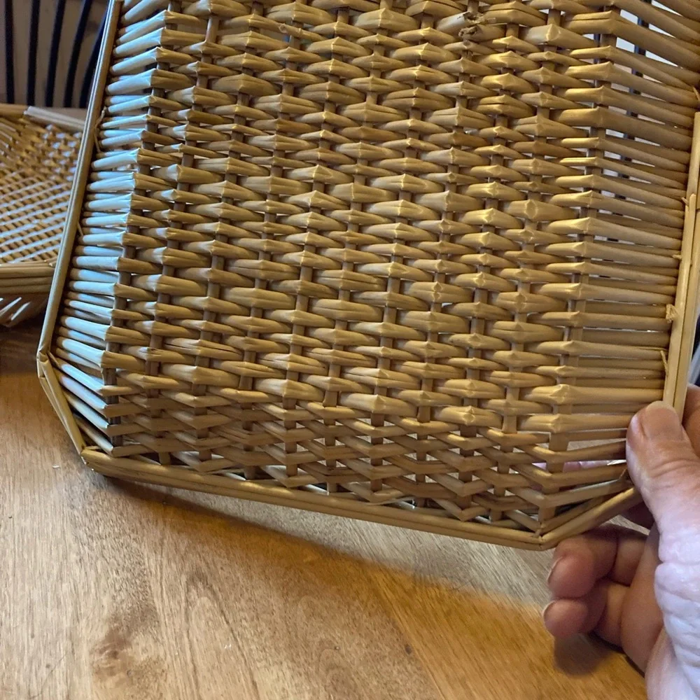Set of two wicker nesting food trays - Picture 3 of 5